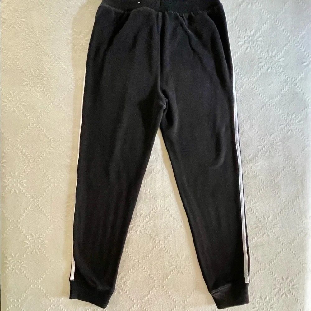 CHILDRENS PLACE, BOYS BLACK SWEAT PANTS WITH WHITE SIDE STRIPE. SIZE L(10/12).